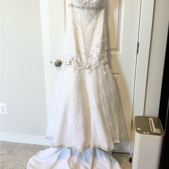 Oleg Cassini White Wedding Dress - Picture 1 of 6